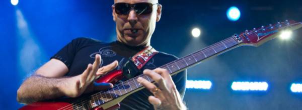 satriani_koncert_2018_track_fejlec