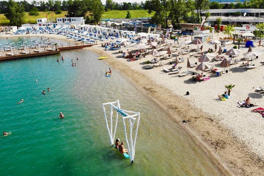 Strandok éjszakája a Dunakanyar kapujában, a Lupán