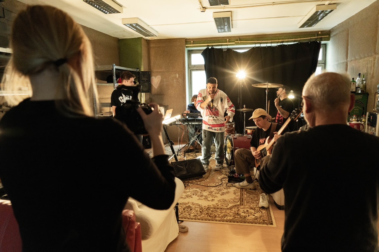 Beton.Hofi készítette Salamon András legújabb, Random című filmjének trailer zenéjét