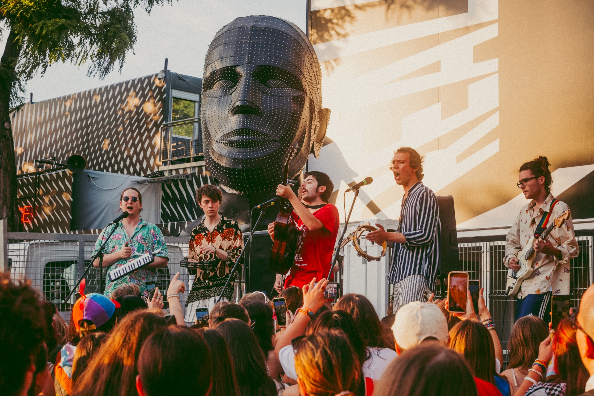 Pop-up koncerttel és új remix EP-vel is jelentkezik a Carson Coma