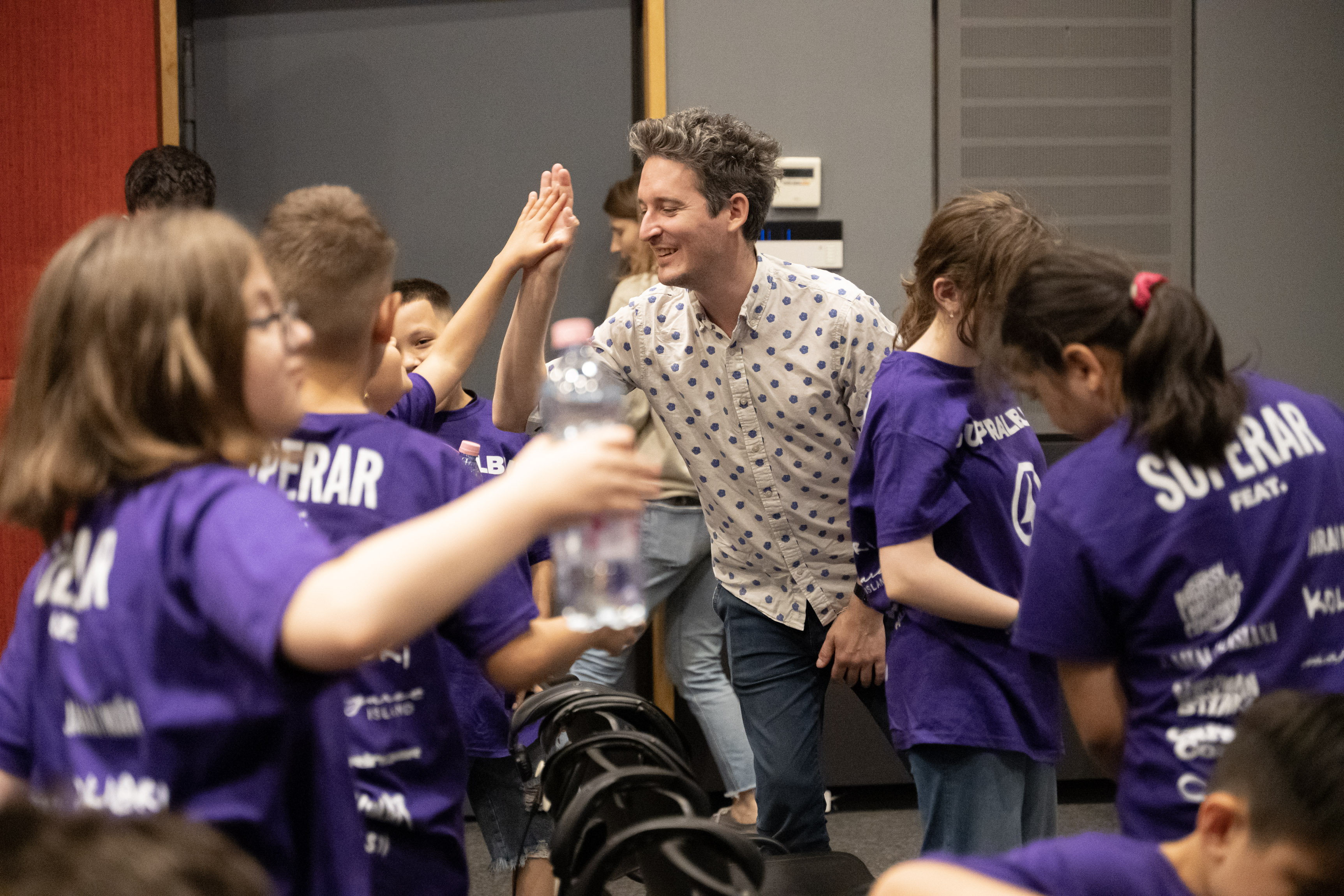 Járai Márk és Bereményi Géza dalát a gyerekhangok teszik varázslatossá